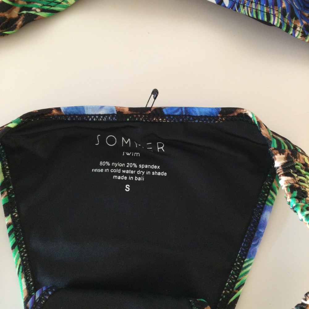 NWT SOMMER SWIM SET SIZE SMALL - Picture 2 of 3